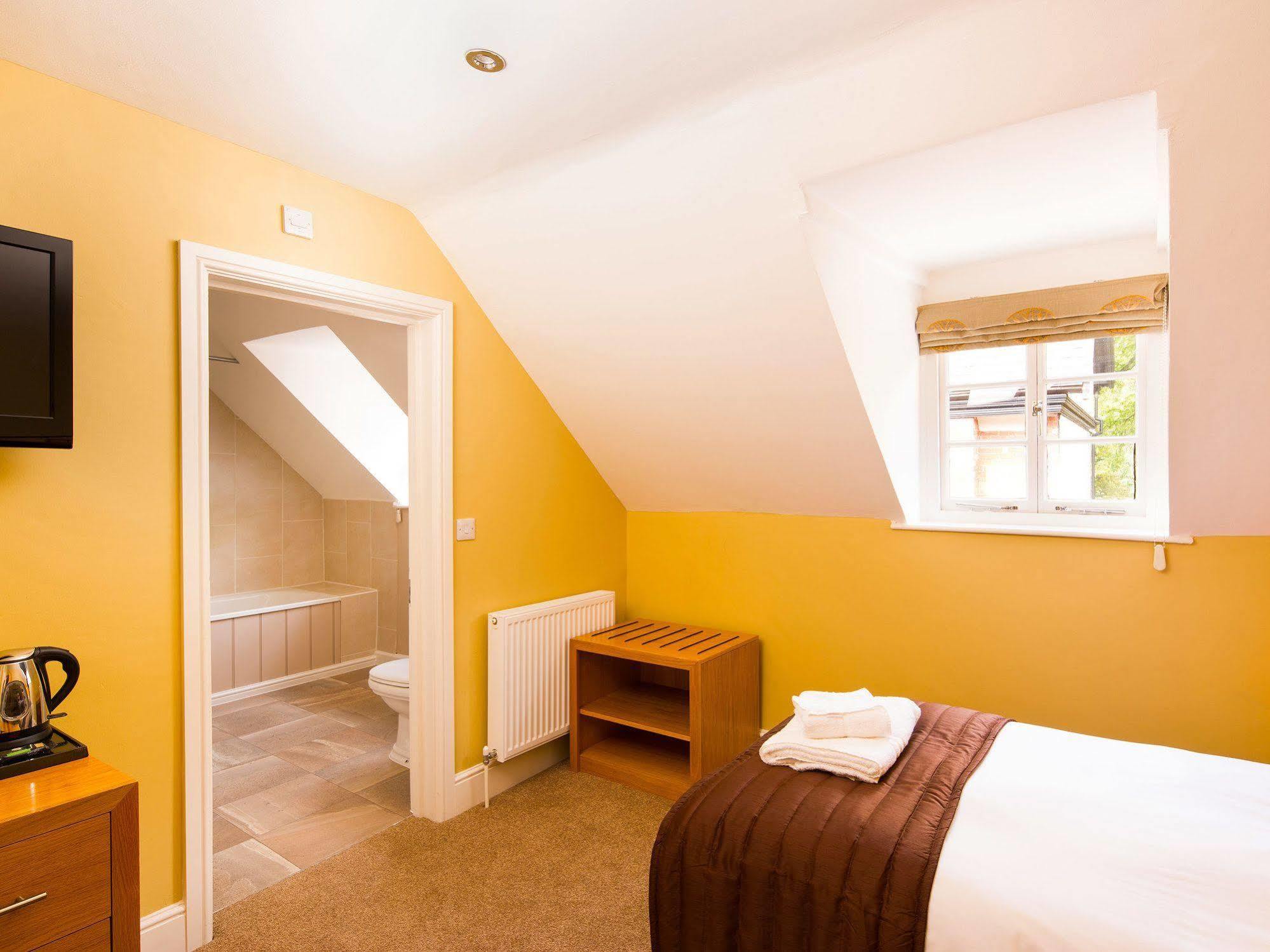 The Inn At Woodhall Spa Exterior photo